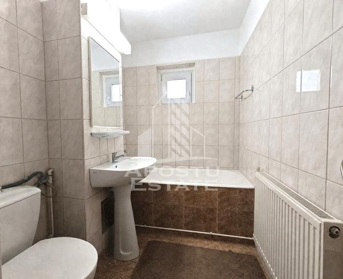 Apartament cu 3 camere decomandat, mobilat în Girocului