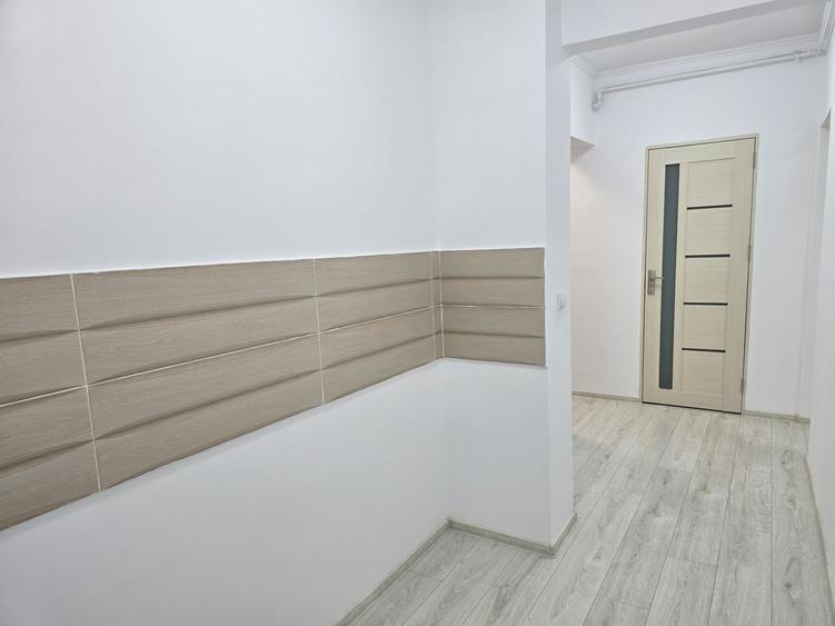 Apartament cu 3 camere semidecomandat în Central