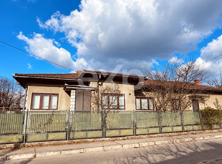 Casă individuală cu 4 camere cu Canalizare în Câmpinița