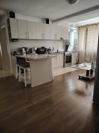 Apartament cu 3 camere decomandat în Dumbrăvița