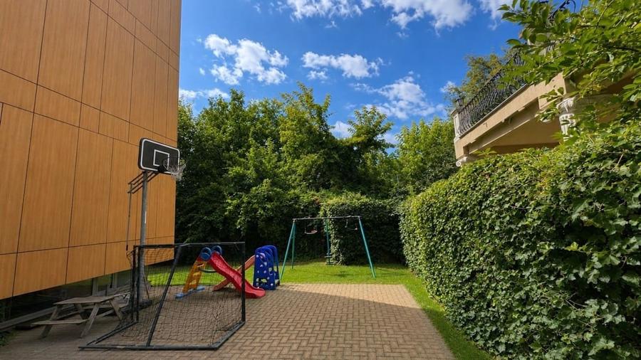 Apartament cu 4 camere decomandat în Băneasa