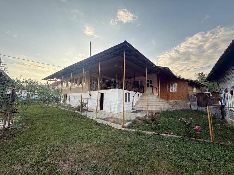 Casă cu 4 camere în Prigoria