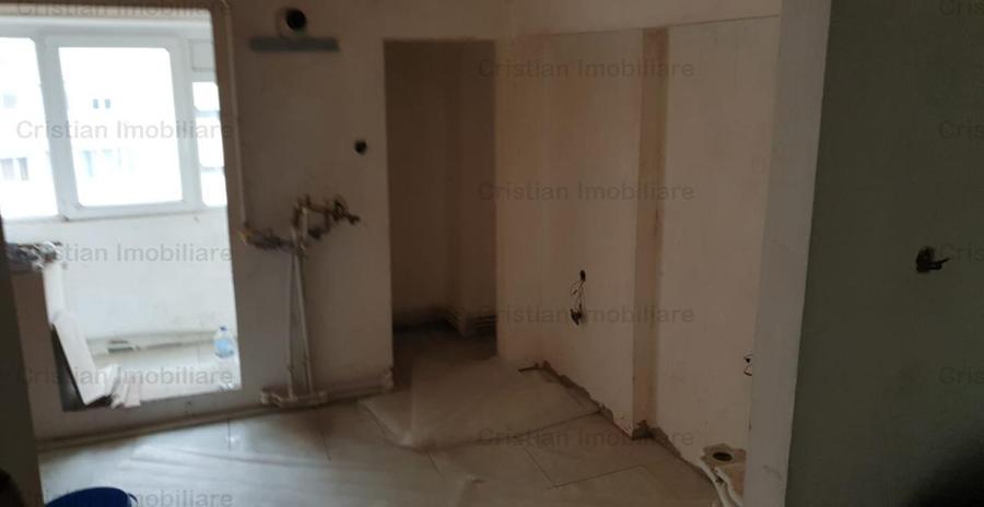 Apartament cu 4 camere decomandat în Apollo
