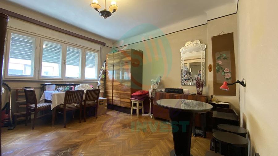 Apartament cu 3 camere semidecomandat în Moșilor