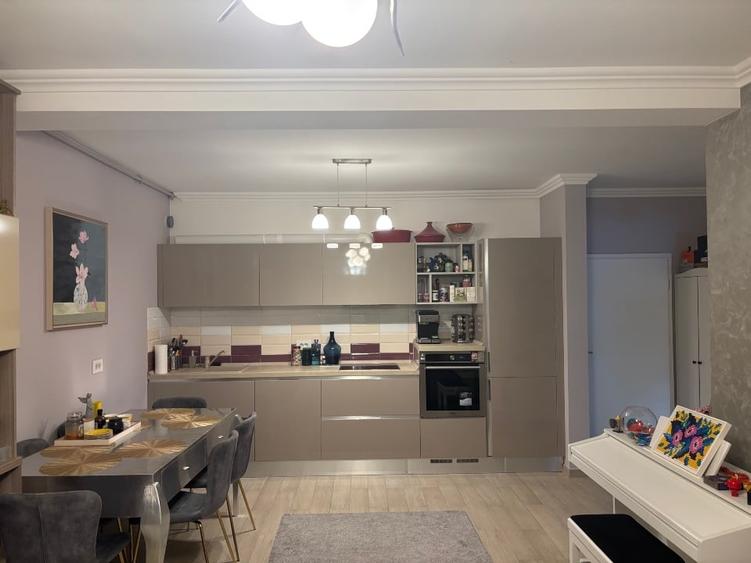Apartament cu 2 camere semidecomandat, mobilat în Dumbrăvița