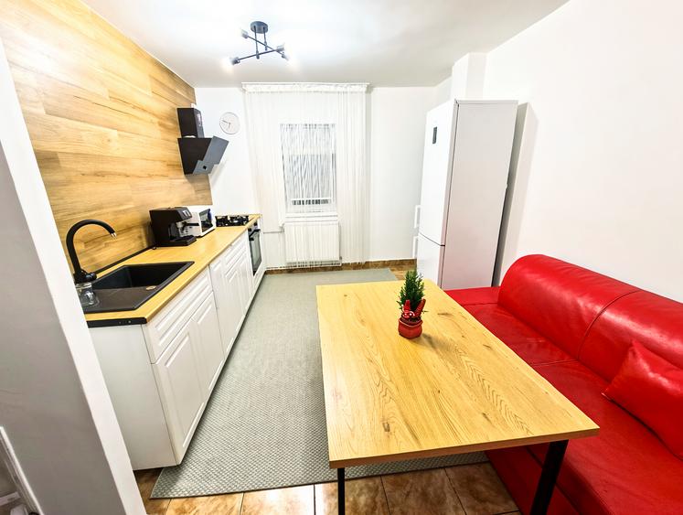 Apartament cu 3 camere decomandat în Lujerului