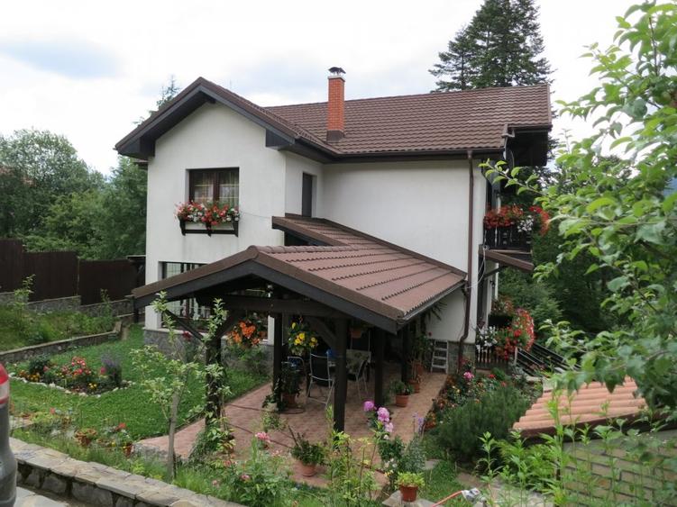 Casă individuală cu 7 camere cu Teren 800 Mp în 1 Mai
