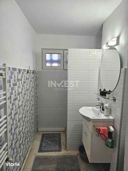 Apartament cu 3 camere semidecomandat în Podu Roș