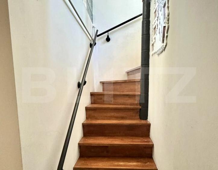 Penthouse cu 3 camere decomandat, mobilat în Central