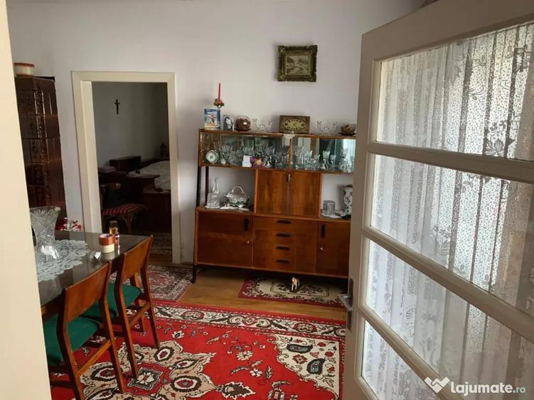 Casă cu 3 camere în Central