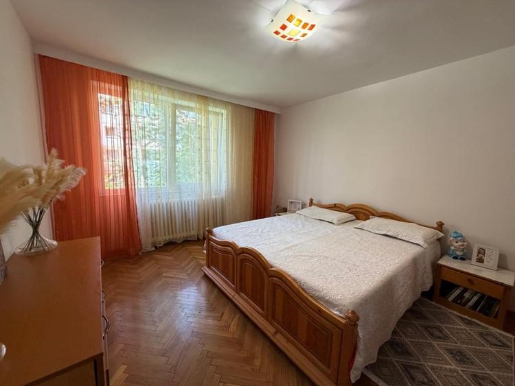 Apartament cu 2 camere decomandat, mobilat în Central