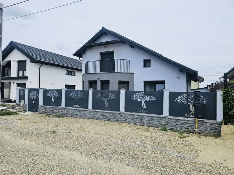 Casă individuală cu 4 camere cu Canalizare în Rontău