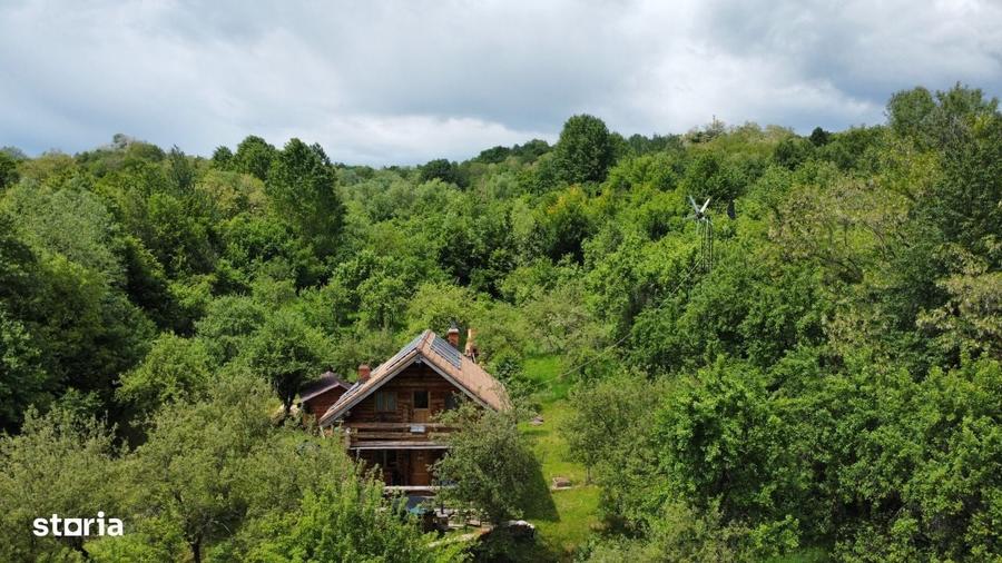 Casă cu 4 camere în Corbi