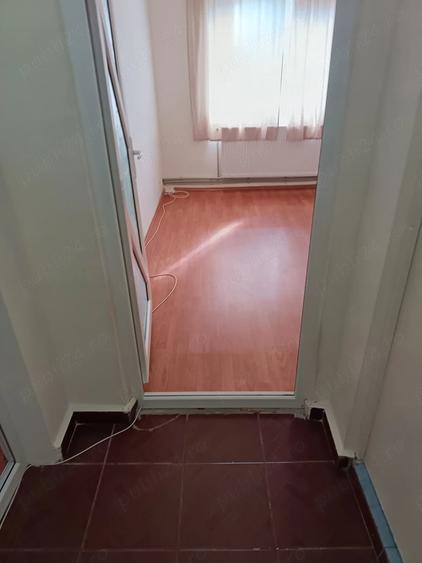 Apartament cu 2 camere semidecomandat în Fetești-Gară