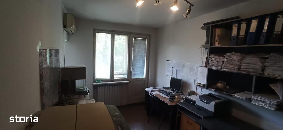 Apartament cu 3 camere semidecomandat în Central