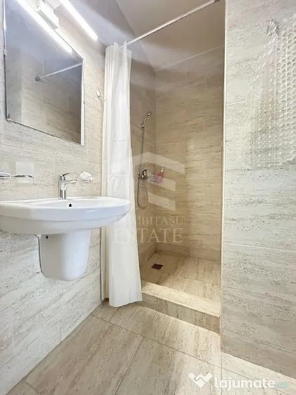 Casă cu 16 camere cu Teren 1022 Mp în Central