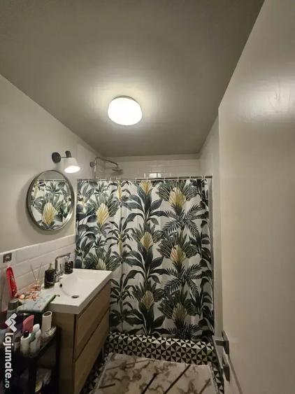 Apartament cu 4 camere semidecomandat în Central