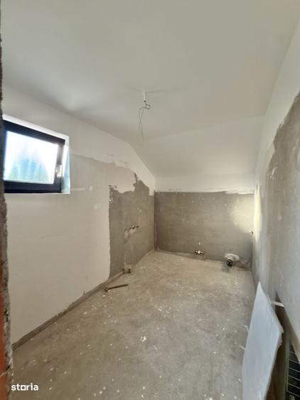 Casă cu 4 camere în Sânmihaiu Român