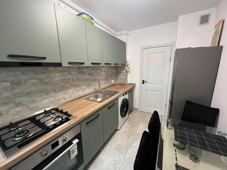 Apartament cu 2 camere decomandat în Titan