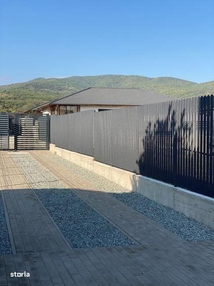 Casă cu 4 camere cu Teren 600 Mp în Central