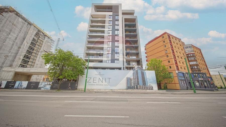 Apartament cu 4 camere decomandat în Răcădău