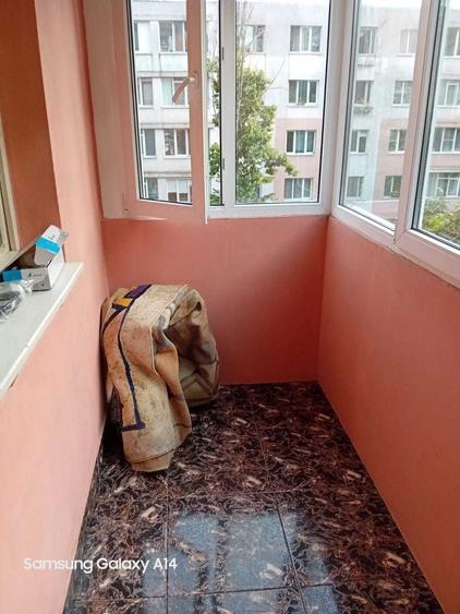 Apartament cu 2 camere decomandat în Titan