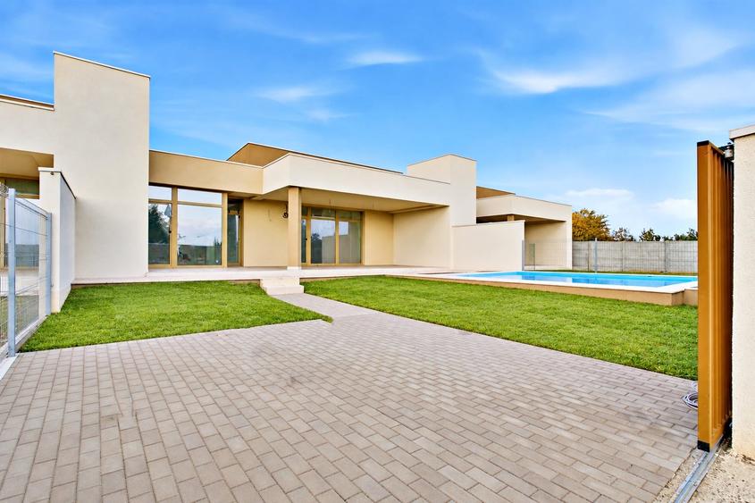 Casă cu 4 camere cu Piscina în Agigea