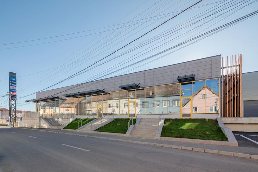 Spațiu comercial, de 1,200 mp, în Central