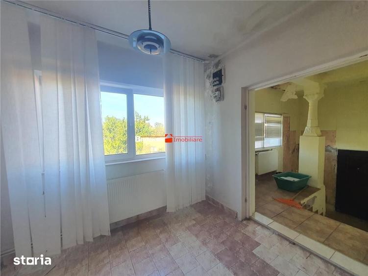 Casă cu 5 camere cu Teren 1463 Mp în Tăut
