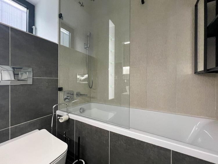 Apartament cu 4 camere semidecomandat în Nord