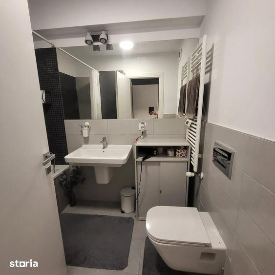 Apartament cu 3 camere semidecomandat, mobilat în Băneasa