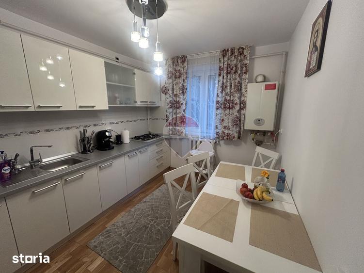Apartament cu 3 camere decomandat în Traian