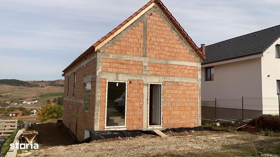 Casă cu 4 camere cu Teren 586 Mp în Baciu