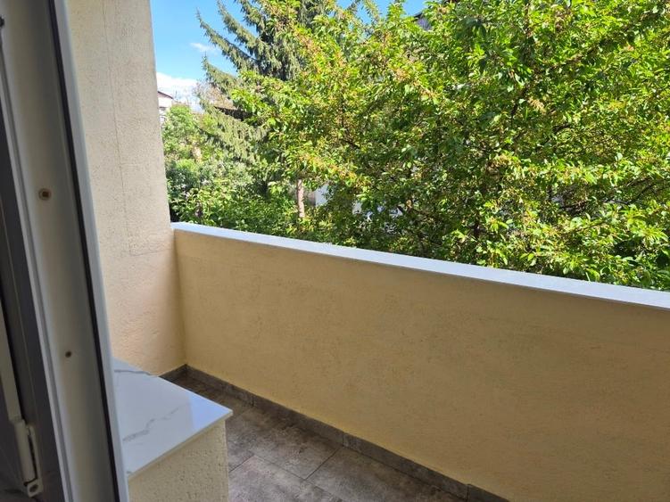 Apartament cu 2 camere semidecomandat în Botizului