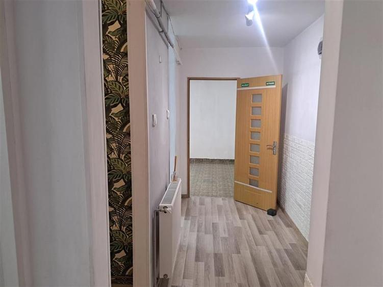Apartament cu 2 camere decomandat în Lenin