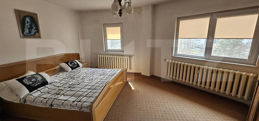 Apartament cu 5 camere decomandat, mobilat în Trident
