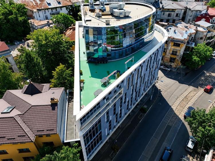 Birou, de 3,380 mp, în Armeneasca