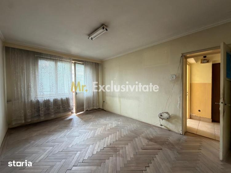 Apartament cu 3 camere decomandat în Calea București