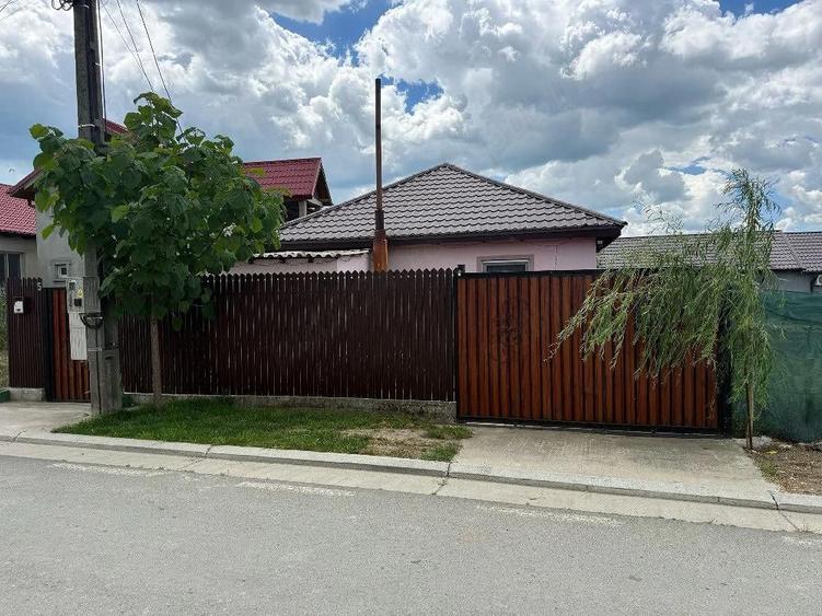 Casă cu Teren 253 Mp în Corbu