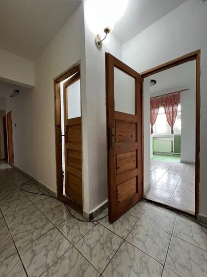 Apartament cu 3 camere decomandat în Micro 3
