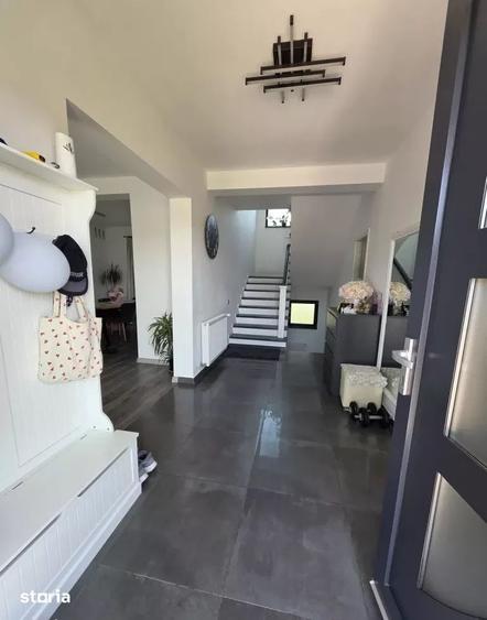 Casa individuala de vanzare cu 4 camere, amplasata pe un teren de 412 - 18