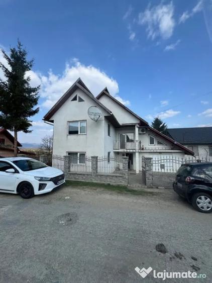 Casă cu 3 camere cu Teren 3300 Mp în Coltău