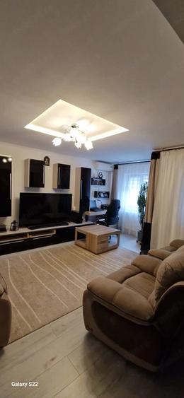Apartament cu 3 camere decomandat, mobilat în Central
