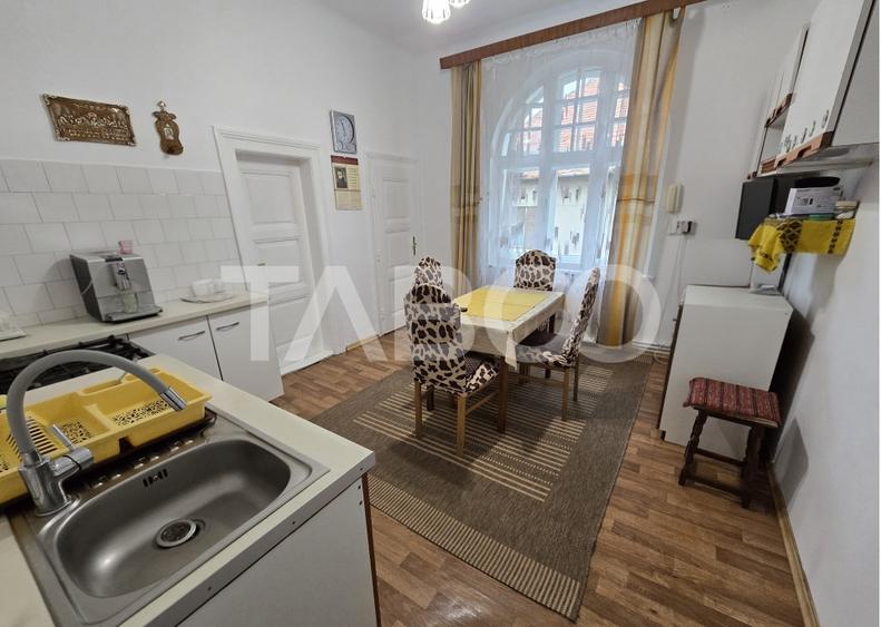 Apartament cu 4 camere decomandat, mobilat în Orașul de Jos