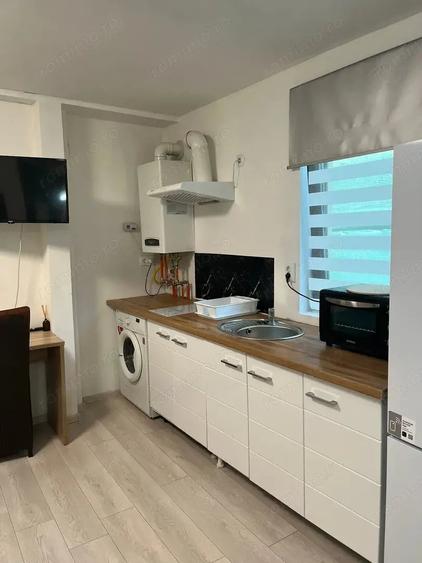 Garsonieră decomandată în Gorjului