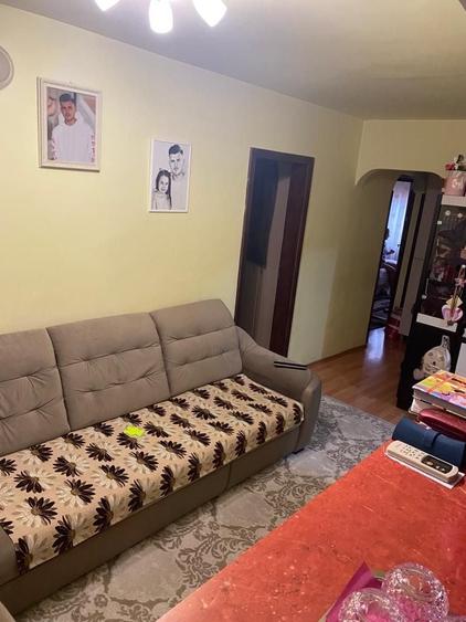 Apartament cu 4 camere decomandat în Decebal