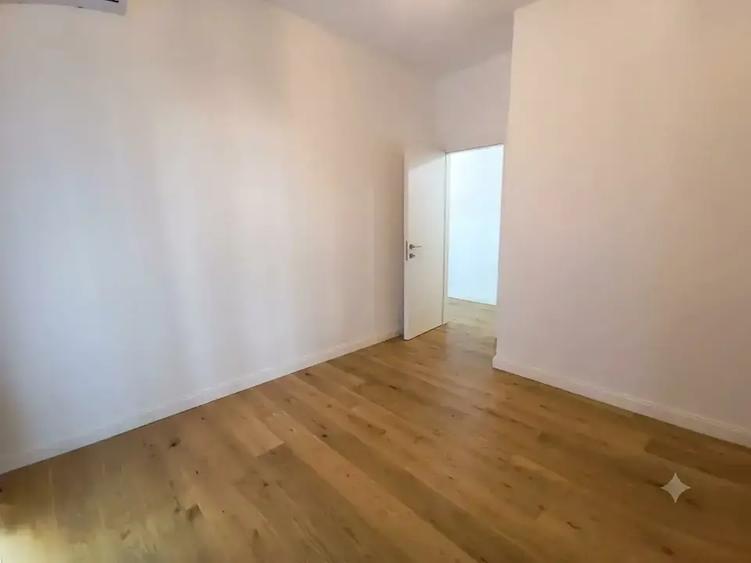 Apartament cu 3 camere decomandat, mobilat în Iancu Nicolae