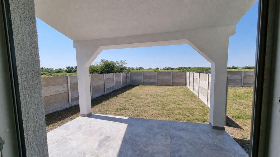 Duplex cu 3 camere cu Canalizare în Remetea Mare