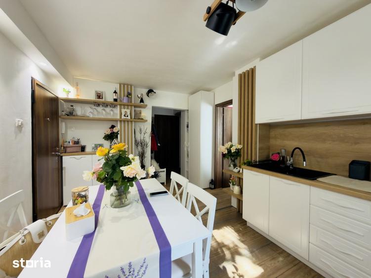 Apartament cu 3 camere decomandat în Est