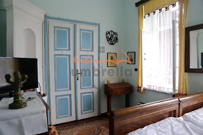 Casă cu 7 camere cu Teren 9948 Mp în Căpățânenii Ungureni